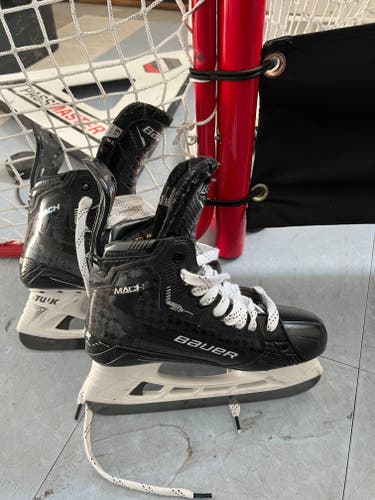 2023 Bauer Supreme Mach Hockey Skates Wide Width Size 6.5 (Used)