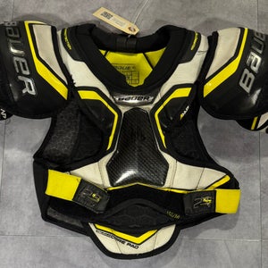 Medium Junior Bauer Supreme 2S Pro Shoulder Pads (Used)