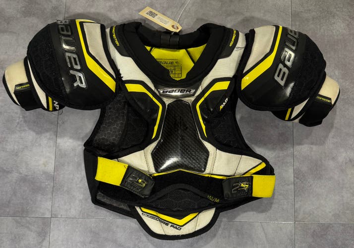 Medium Junior Bauer Supreme 2S Pro Shoulder Pads (Used)