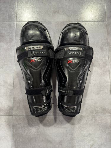 Junior Bauer vapor x900 lite Shin Pads 12" (Used)