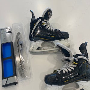 2024 Bauer Supreme M5 Pro Hockey Skates Size 2.5 (Used)