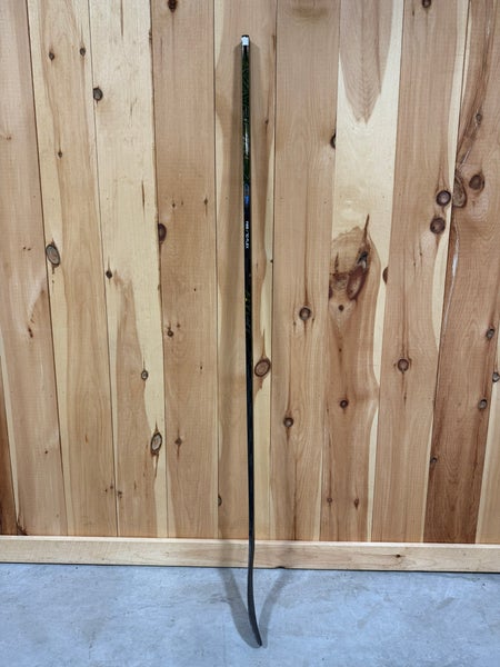 Senior Bauer Vapor FlyLite Right Handed Hockey Stick P28 (New)