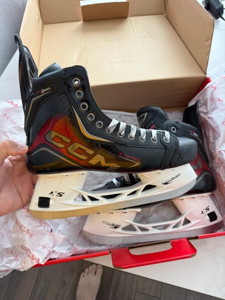 2025 CCM JetSpeed FT8 Pro Hockey Skates Regular Width 9.5 (New)
