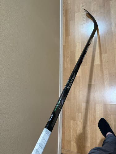 Intermediate Bauer Proto-R Right Handed Hockey Stick P29 (Used)