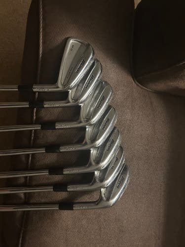 Men's Mizuno MP-52 Right Handed Iron Set Extra Stiff Flex 7 Pieces Steel Shaft (Used)
