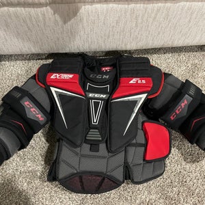 Small / Medium CCM Extreme Flex E2.5 Goalie Chest Protector (Used)