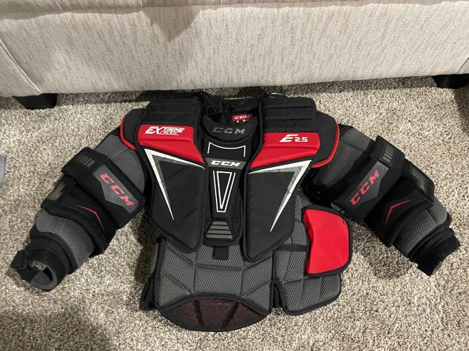 Small / Medium CCM Extreme Flex E2.5 Goalie Chest Protector (Used)