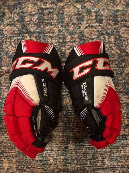 Used  CCM 15" Tacks 5092 Gloves