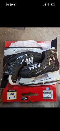 New Senior CCM Regular Width  9 Tacks 9350 Hockey Skates
