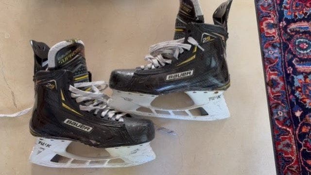 Senior Bauer Regular Width Pro Stock 8.5 Supreme 2S Pro Hockey Skates