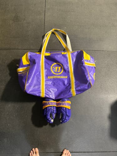 Warrior Covert QRE Gloves 13" Pro Stock with matching Sr size bag