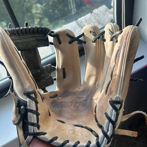 Wilson A2000 RH Infield Baseball Glove 11.5" (Used)