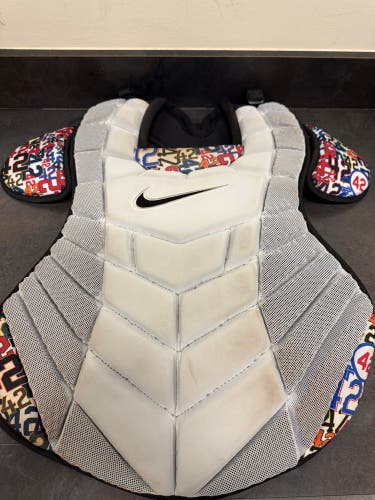 Nike Diamond Elite Catcher's Set (Used)