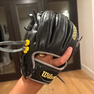 Wilson A2000 RH Baseball Glove 11.25" (Used)