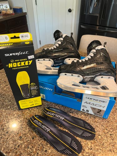 2023 Bauer Hockey Skates Size 4.5 (Used)