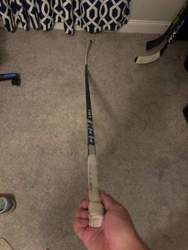 AUSTON MATTHEWS GAME USED MAPLE
LEAFS CCM Jetspeed FT4 Pro (Tr 7 Pro Build)
(LH, 82 FLEX)