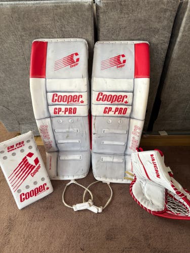 Large 35 + Bauer Hyperlite 2 Pads, Shadow Blocker, Vaughn SLR4 Pro Carbon Glove Cooper Digiprint