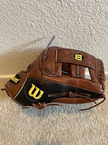 2015 Wilson A2000 RH Infield Baseball Glove 11.75" (Used)