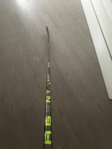 Junior Bauer Ag5nt Right Handed Hockey Stick P92 (New)