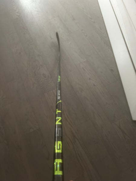 Junior Bauer Ag5nt Right Handed Hockey Stick P92 (New)