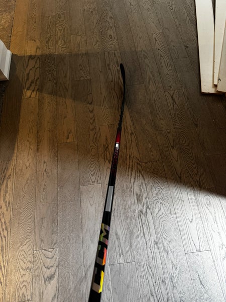 Intermediate CCM Jetspeed FT7 Pro Right Handed Hockey Stick P28 (New)