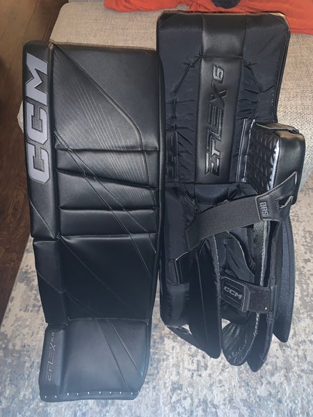 33" + 1.5” CCM Eflex 6.9 Goalie Leg Pads (Used like New)