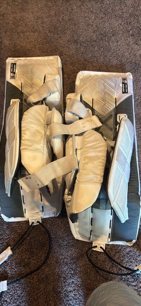 30" Bauer Vapor X5 Pro Goalie Leg Pads (Used)
