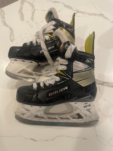 Bauer Supreme 3S Hockey Skates Regular Width Size 2 (Used)