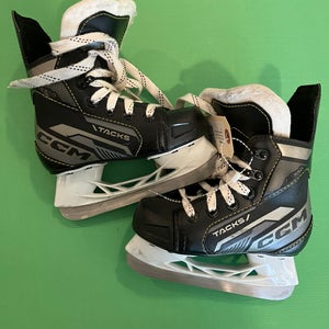 Youth CCM Tacks 550 Hockey Skates Regular Width 9 (Used)