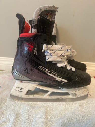 2024 Bauer Vapor X5 Pro Hockey Skates Regular Width Size 5.5 (Used)