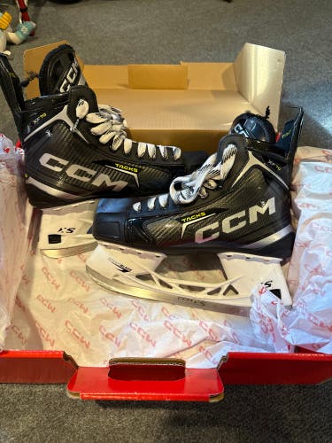 CCM Tacks XF 70 Hockey Skates Regular Width 8.5 (Used)