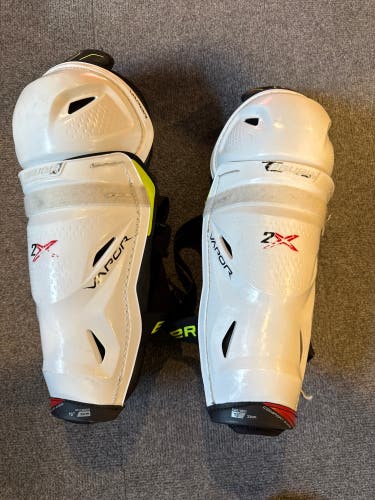 Intermediate Bauer Vapor 2X Pro 13" Shin Pads (Used)