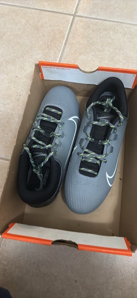 Women's Size M 8.0 (W 9.0) Nike Metal (New)
