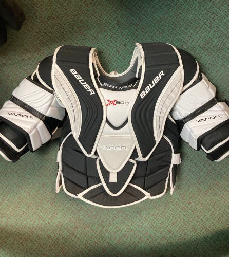 Intermediate Large Bauer Vapor X900 Goalie Chest Protector