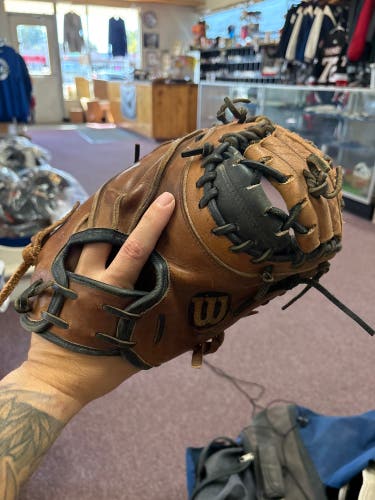 Wilson A2000 RH Catcher's Baseball Glove 32.5" (Used)