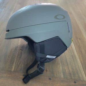 Medium Oakley MOD 3 Helmet (Used)