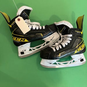 Junior CCM Super Tacks 9370 Hockey Skates (Regular) Size 3.5 (Used)