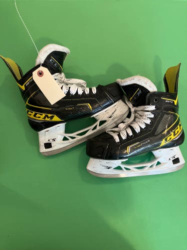 Junior CCM Super Tacks 9370 Hockey Skates Regular Width Size 3.5 (Used)