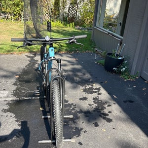 Unisex Trek Marlin 5 Mountain Bike (Used)