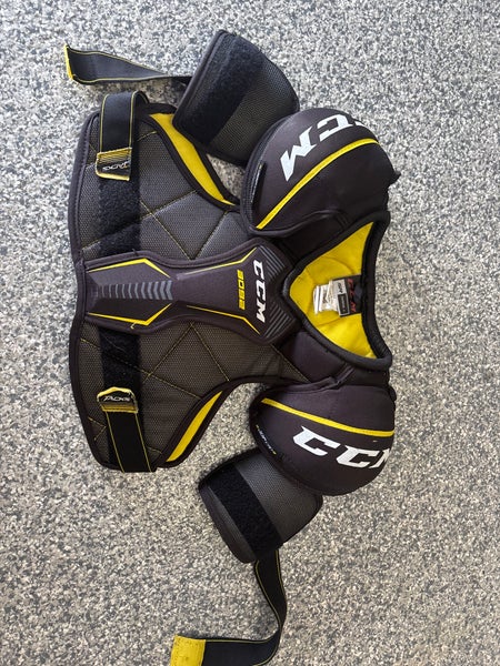 Small Senior CCM Tacks 3092 Shoulder Pads (Used)