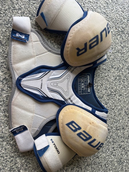 Medium Junior Bauer Nexus 7000 Shoulder Pads (Used)