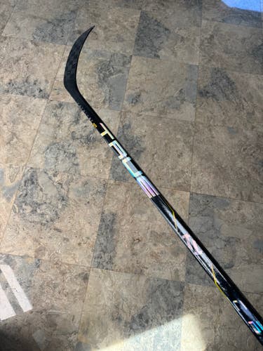 Senior True Catalyst 5x Left Hand Hockey Stick Flex 75 / P28 (Lightly Used)