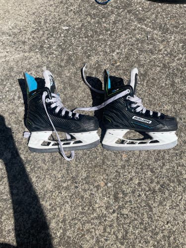 Bauer Vapor Youth Hockey Skates - Size 3 EE