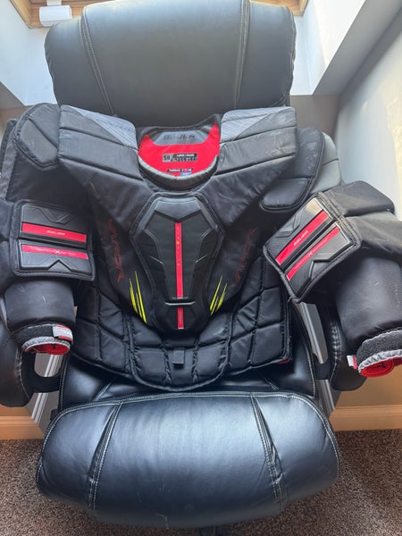 Large 2022 Bauer Vapor Hyperlite 2 Goalie Chest Protector (Used)