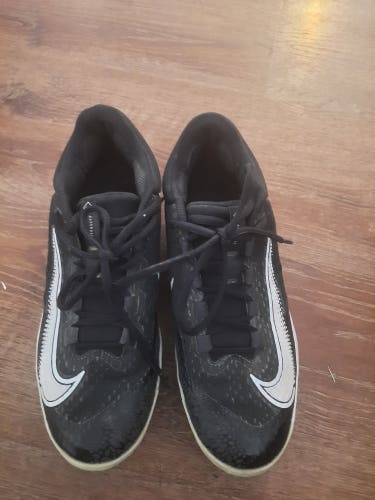Black Men's Size M 8.5 (W 9.5) Adult Nike Low Top Metal (Used)