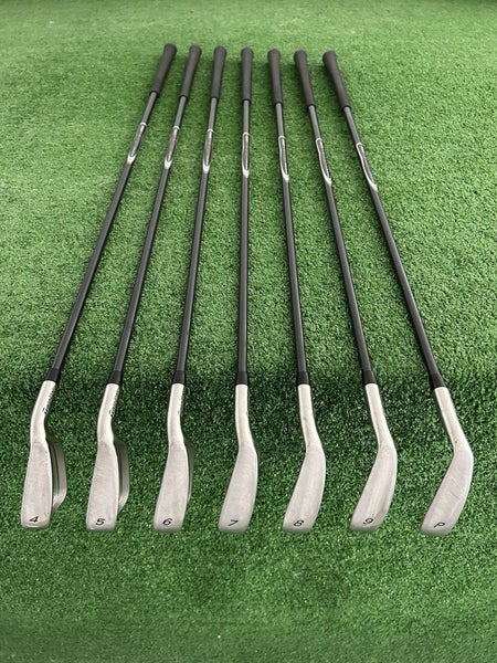Taylormade R360 XD Iron Set 4-P / Taylormade XD 60 Stiff Graphite