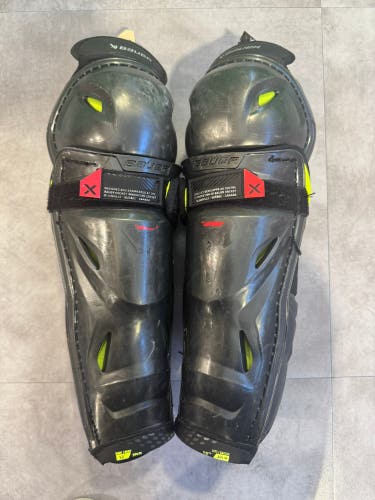Junior Bauer Vapor 3X Pro Shin Pads 12" (Used)