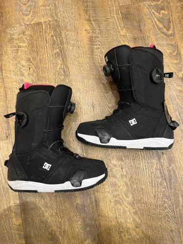 Size M 7.0 (W 8.0) DC Snowboard Boots All Mountain (Used)