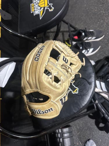 2024 Wilson A2000 1975 RH Infield Baseball Glove 11.75" (Used)