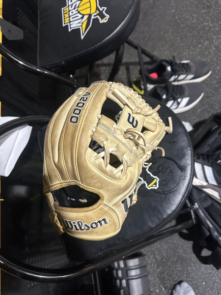 2024 Wilson A2000 1975 RH Infield Baseball Glove 11.75" (Used)